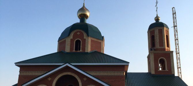 В д.Нижнее Асаново Алнашского района на строящийся храм установили купол с крестом. В д.Нижнее Асаново Алнашского района на строящийся храм установили купол с крестом.